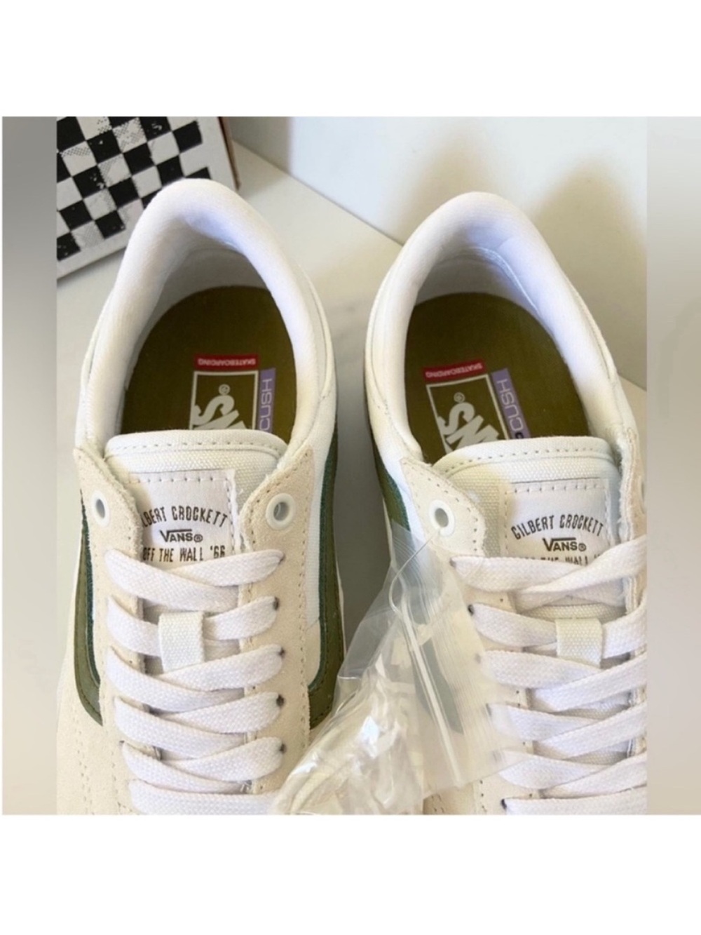 Vans Gilbert Crockett Shoe
True White / Green Women 9.0 US
Mens 7.5 US - Picture 10 of 13